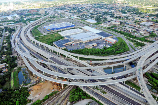 ${Influencia de la Geometría del Puente en el Tipo de Puente, Longitud del Tramo y Disposición}